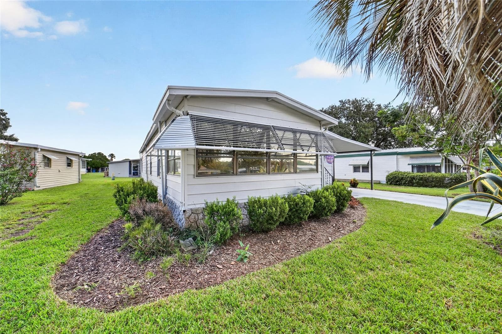 Manufactured Home at 920 SILVER OAK AVE, THE VILLAGES, photo 3 of 30