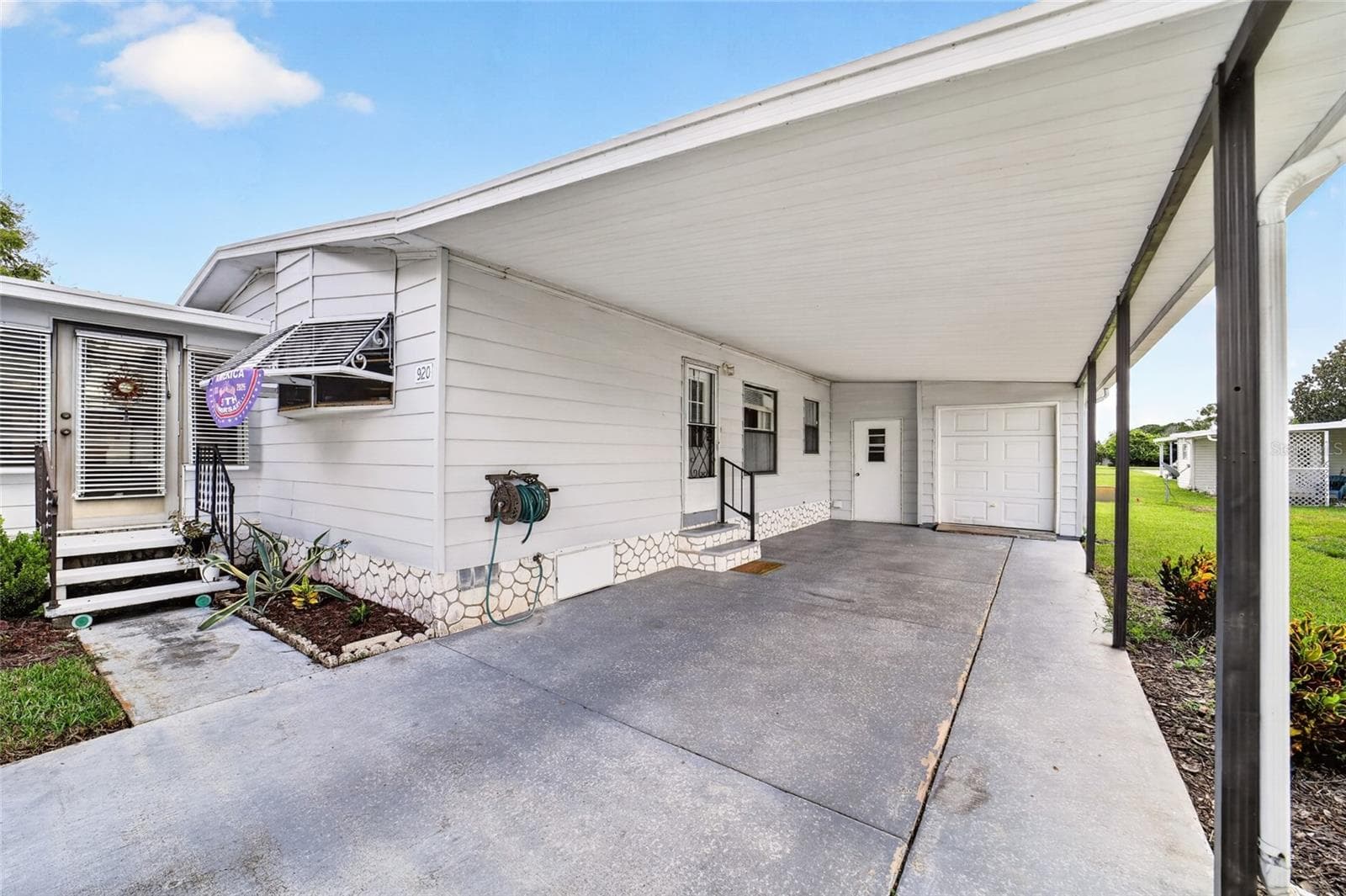 Manufactured Home at 920 SILVER OAK AVE, THE VILLAGES, photo 4 of 30