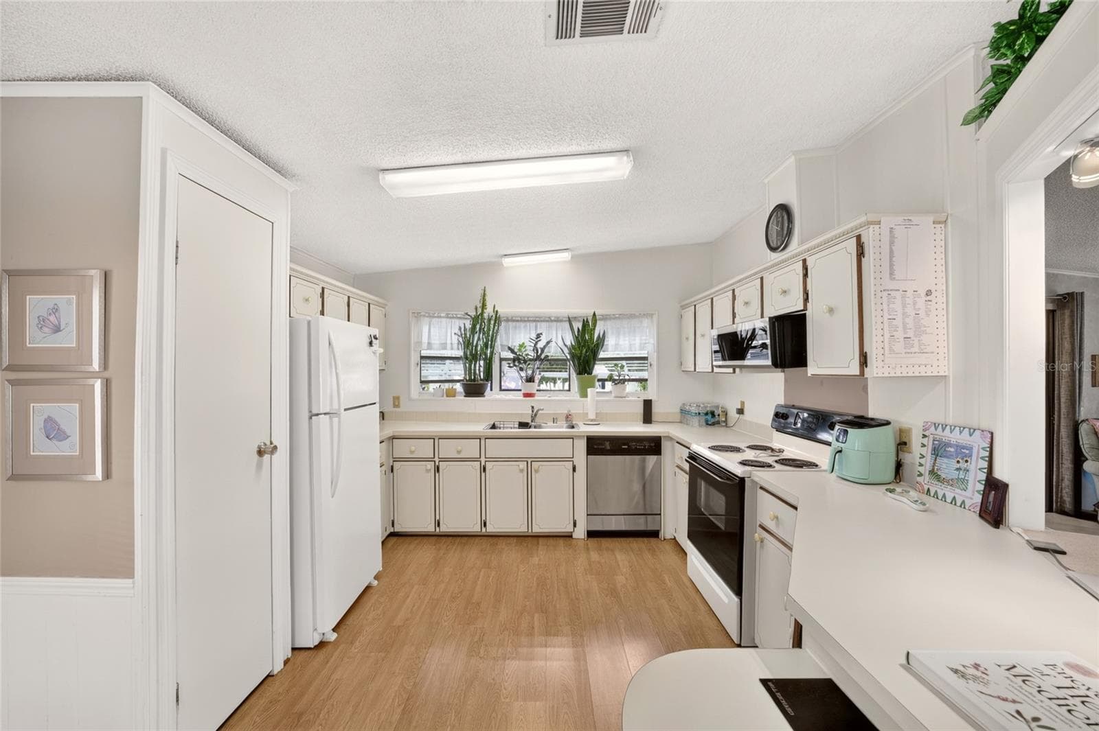 Manufactured Home at 920 SILVER OAK AVE, THE VILLAGES, photo 7 of 30