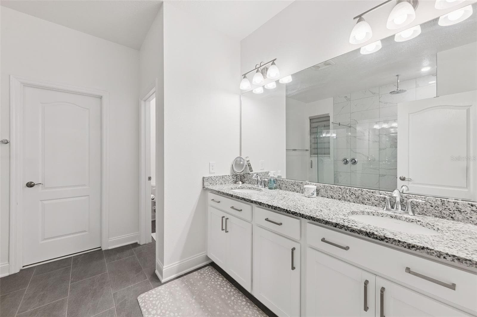 Master bathroom - 2107 BAY LINE RD, OAKLAND