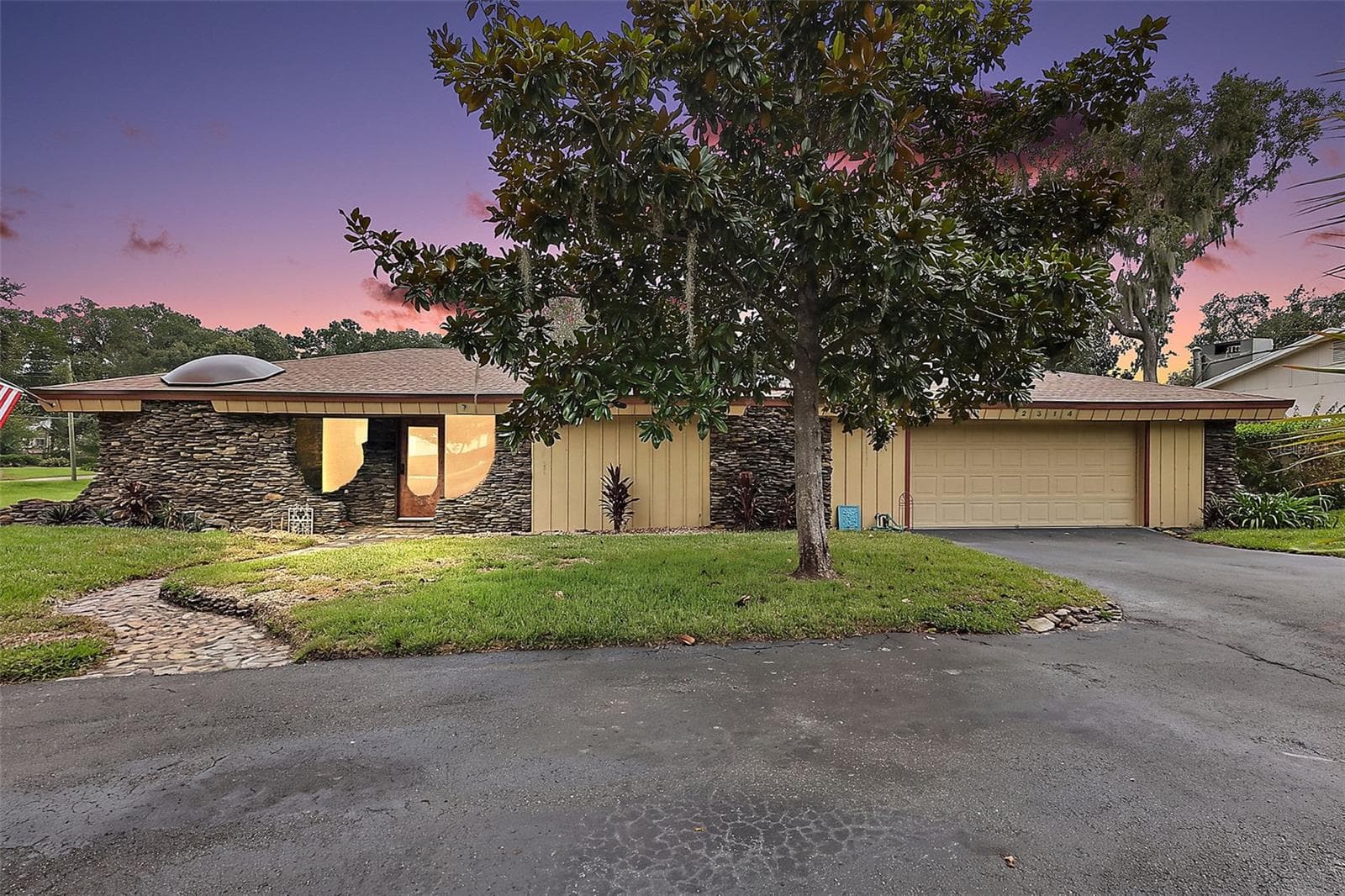 2314 HILLSIDE DR