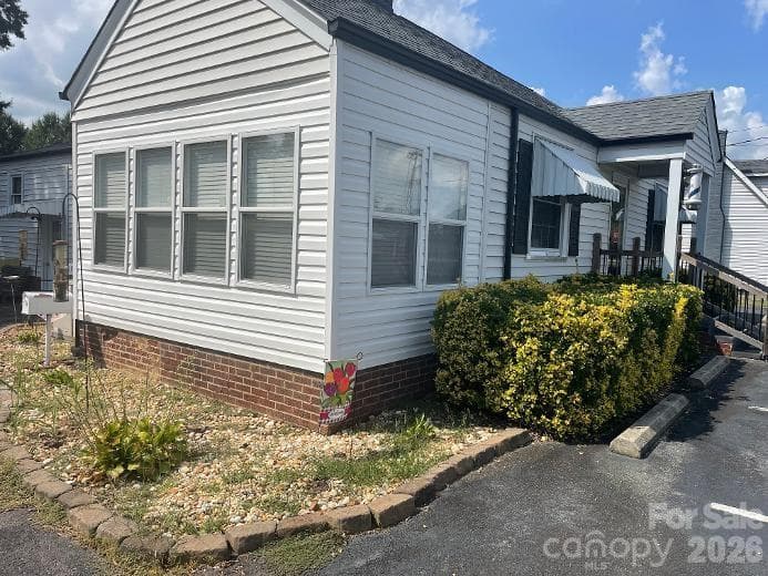 Left front of Business/home - 1670 Dale Earnhardt Boulevard, Kannapolis