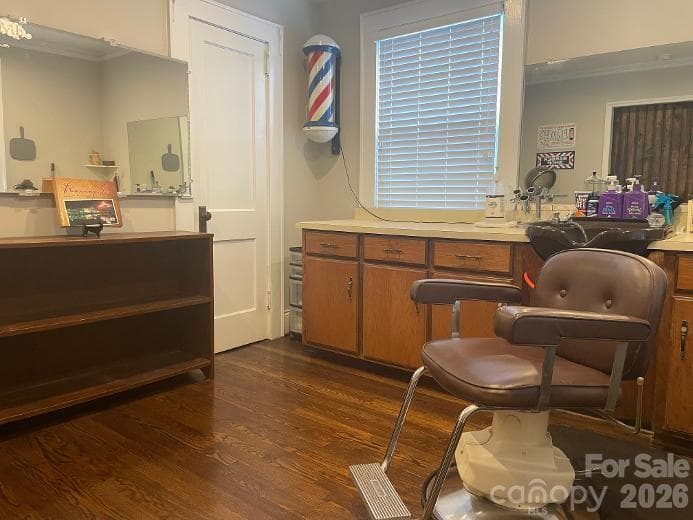 Hair salon/barber shop storage - 1670 Dale Earnhardt Boulevard, Kannapolis