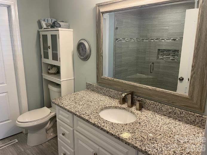 Primary Bath - spacious vanity - 1670 Dale Earnhardt Boulevard, Kannapolis