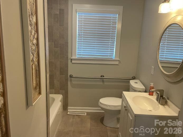 Hall bath - 8'10" X 7'7" - 1670 Dale Earnhardt Boulevard, Kannapolis