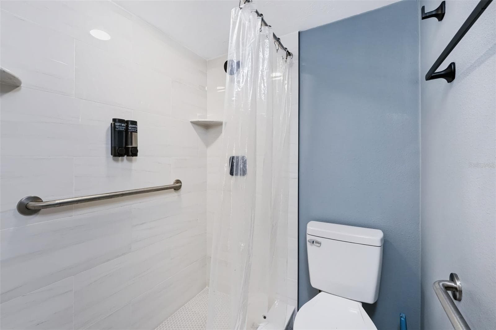 Beautiful tiled shower! - 1751 BEACH RD #202, ENGLEWOOD