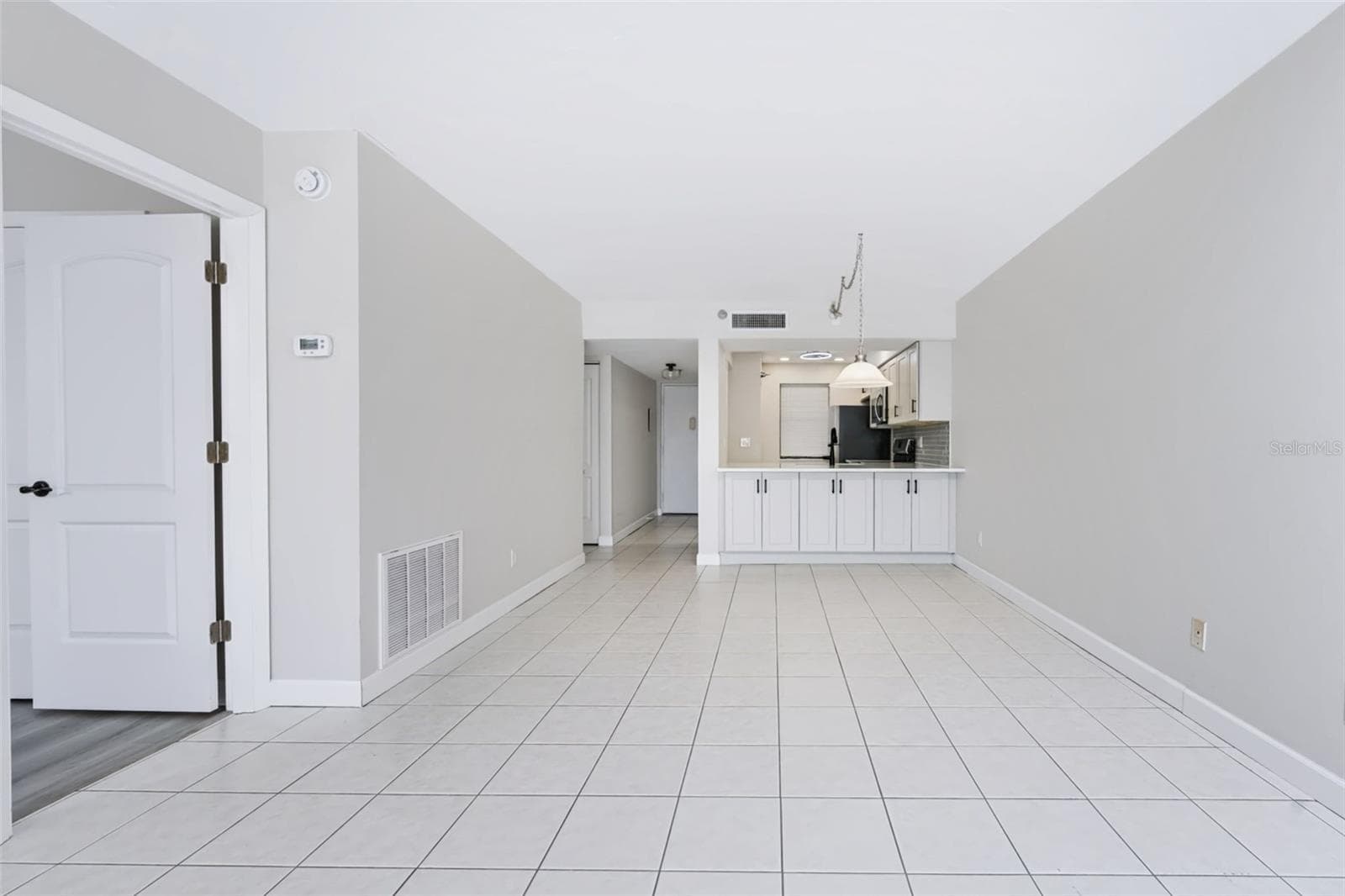 View towards the entrance door. - 1751 BEACH RD #202, ENGLEWOOD