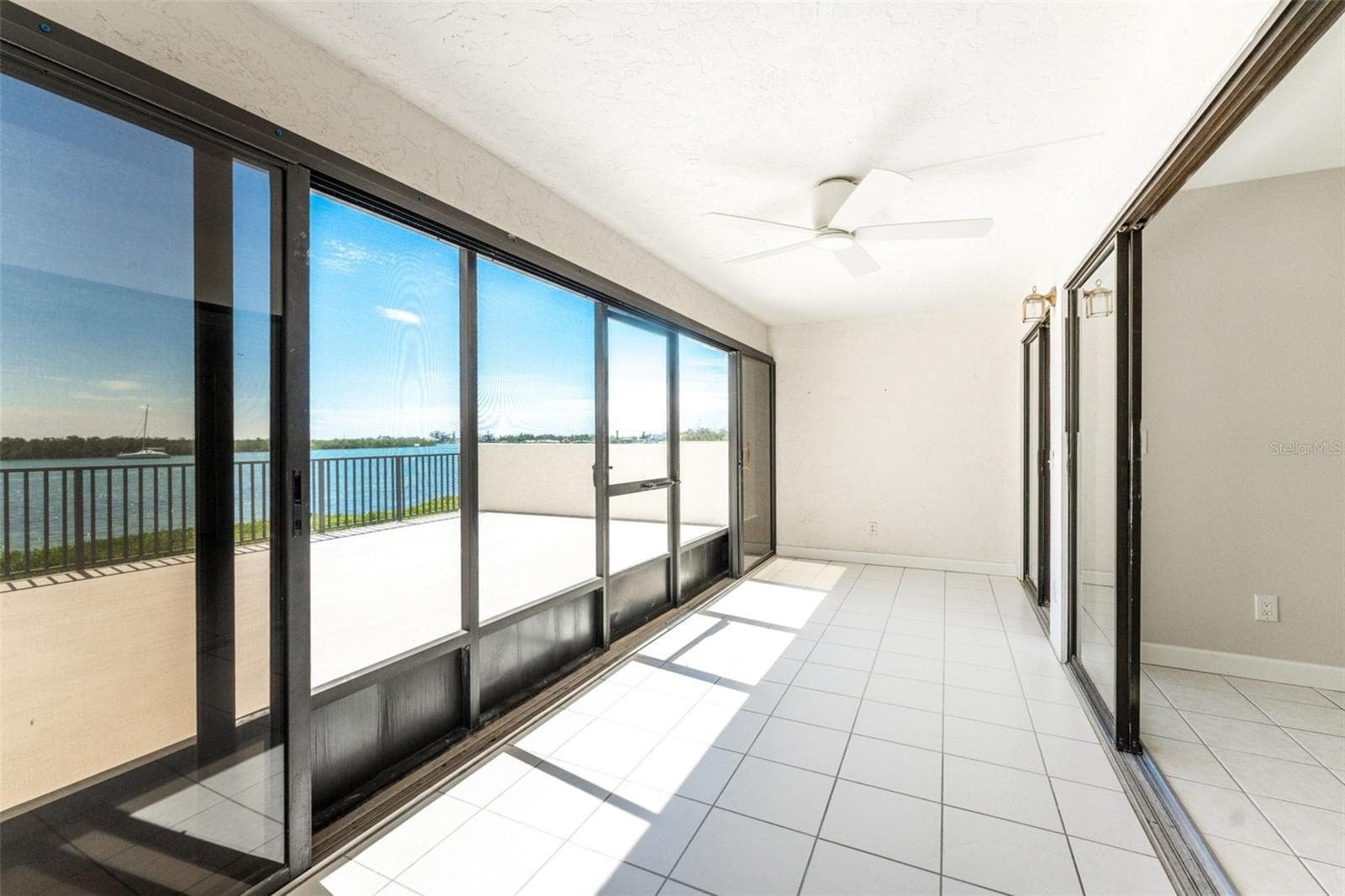 Florida Room - 1751 BEACH RD #202, ENGLEWOOD