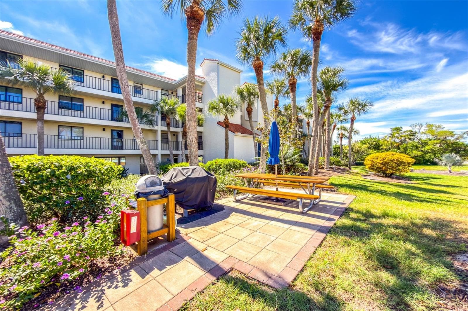 Picnic Area Outside Building - 1751 BEACH RD #202, ENGLEWOOD