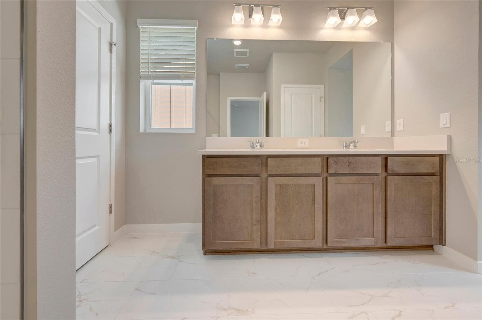Owner's Bath - 2823 CRIMSON CAP ST, ODESSA