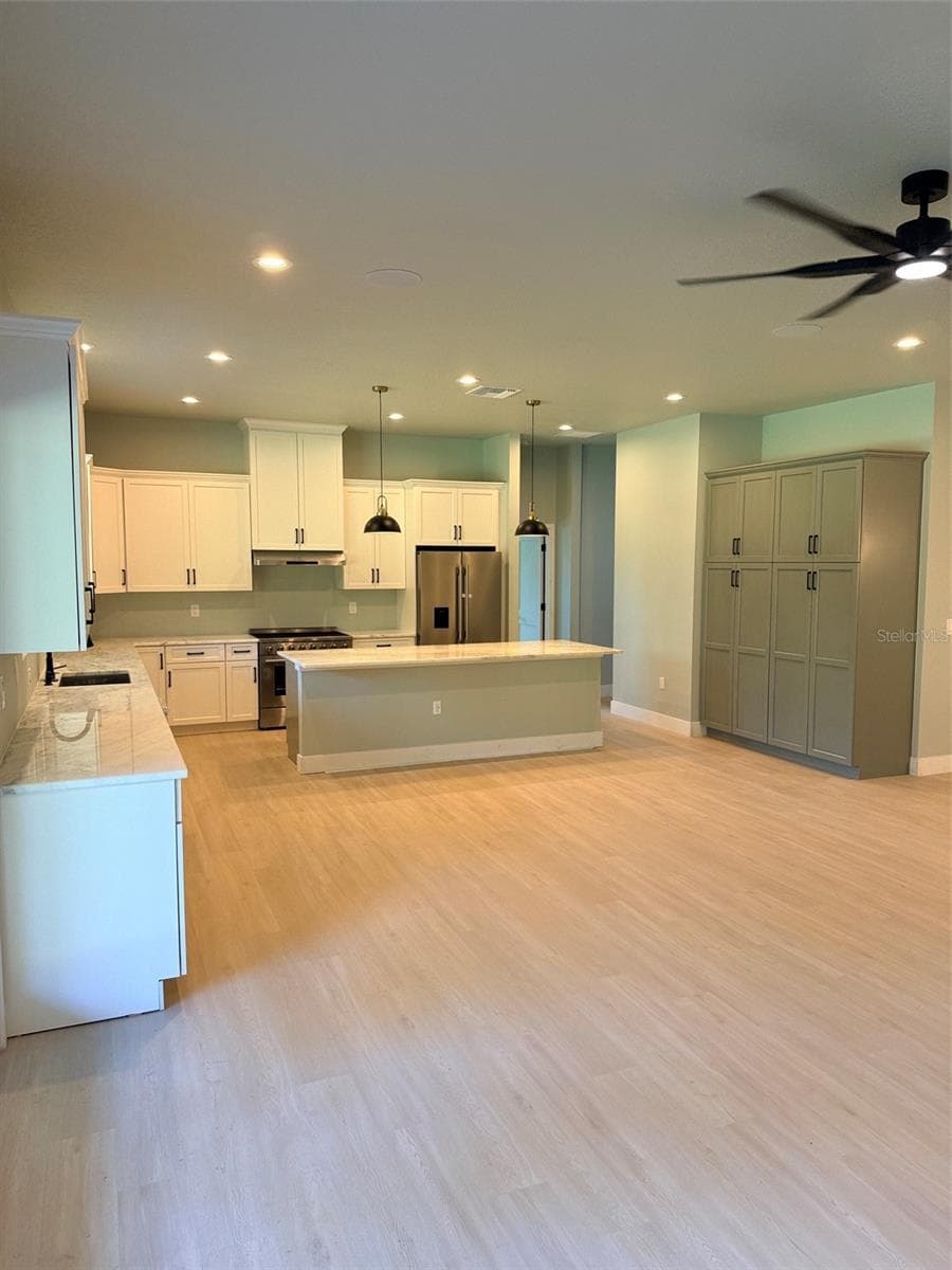 there 6 foot of pantry for you food storage - 1619 MAGNOLIA AVE, DELAND