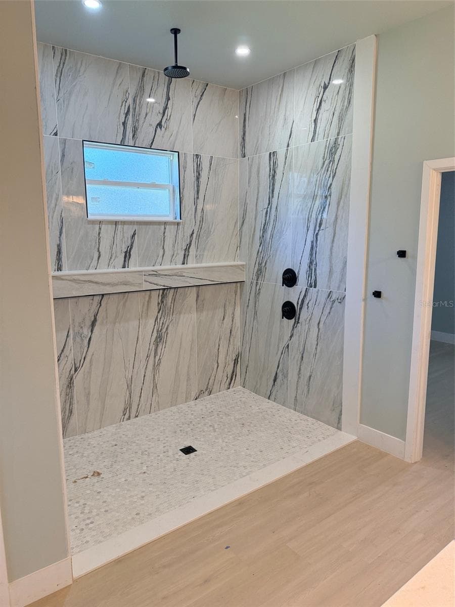huge 2 shower head primary shower - 1619 MAGNOLIA AVE, DELAND