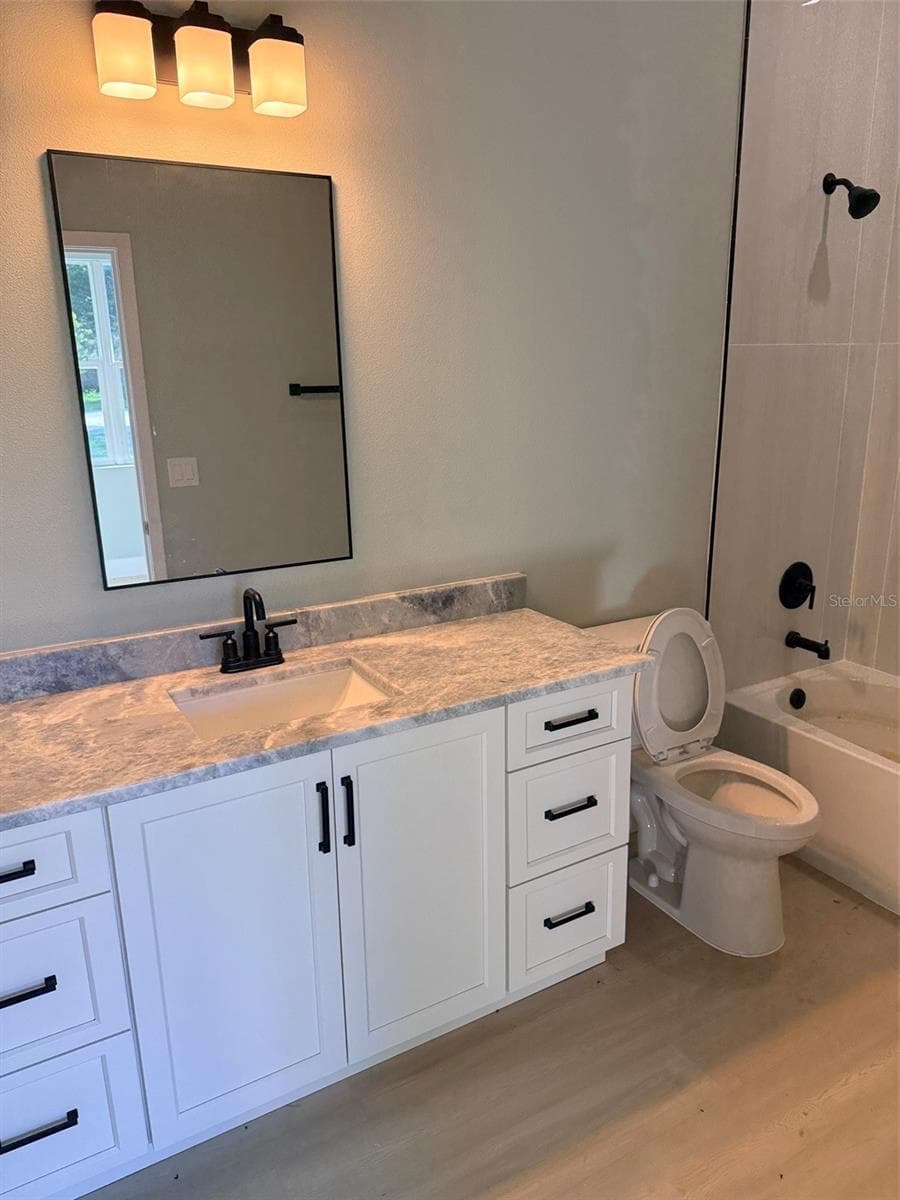 4 bedroom tub bath - 1619 MAGNOLIA AVE, DELAND