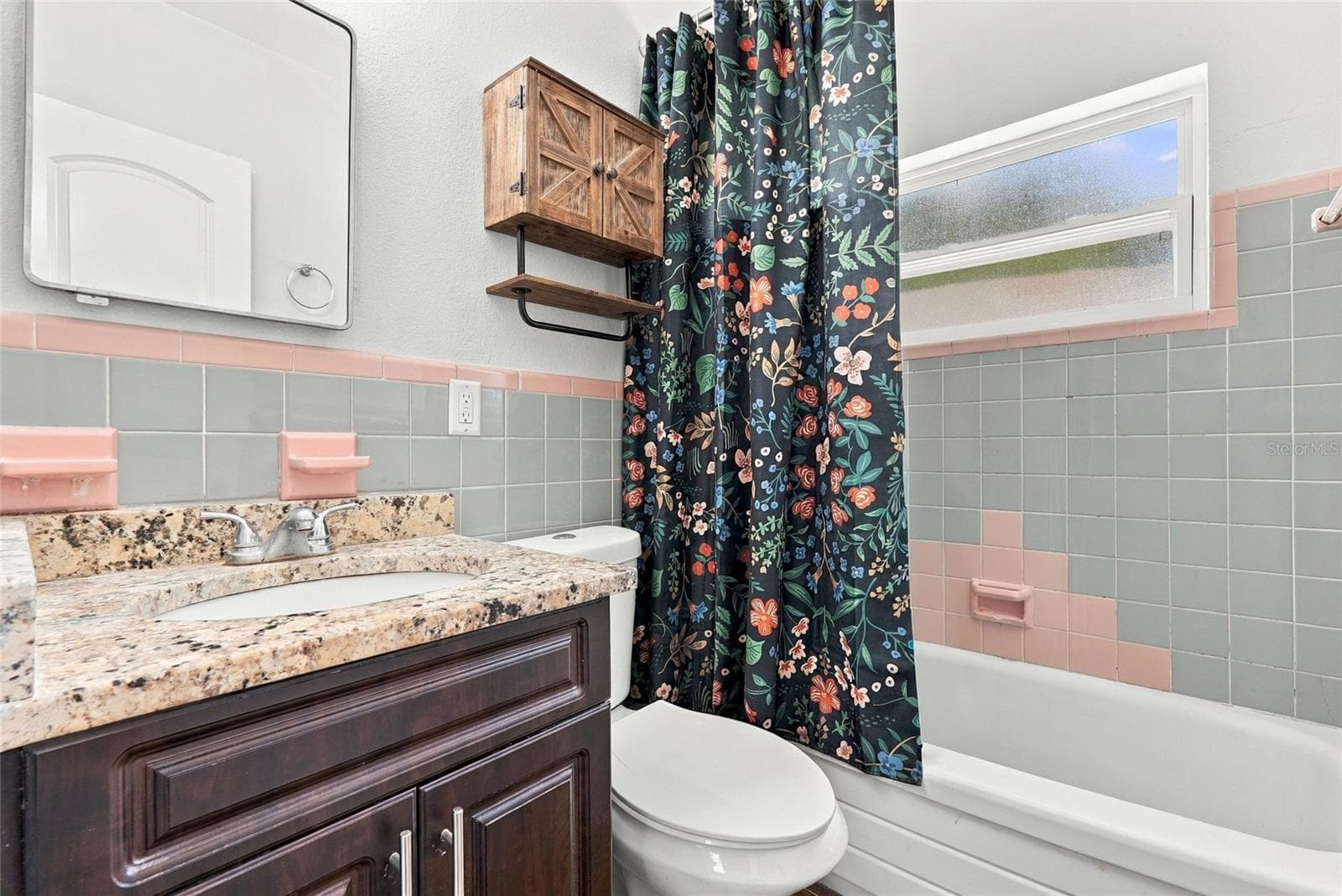 updated Retro bathroom - 10594 104TH AVE, LARGO