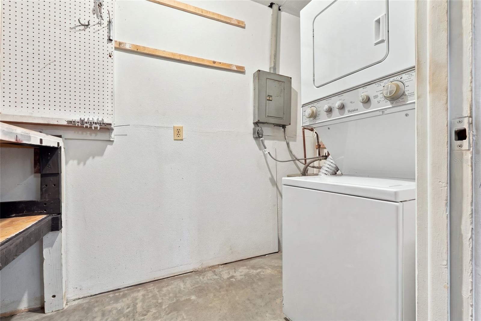 laundry area in the garage - 10594 104TH AVE, LARGO