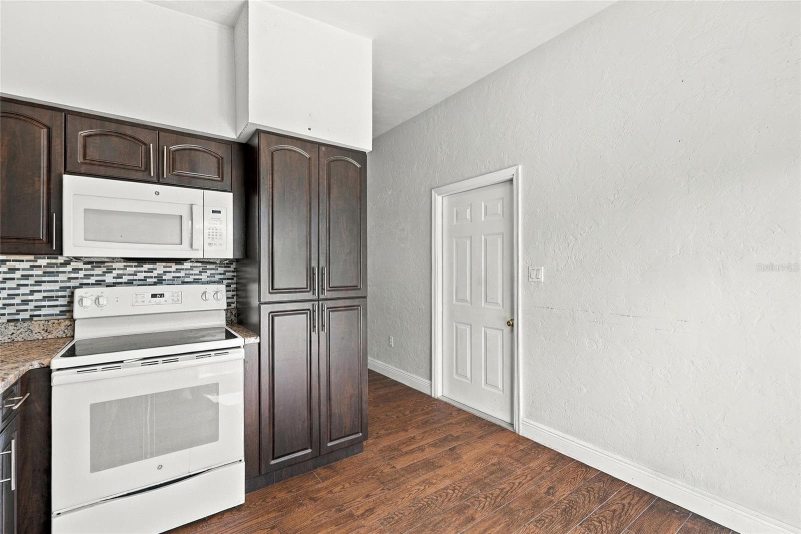 kitchen - 10594 104TH AVE, LARGO