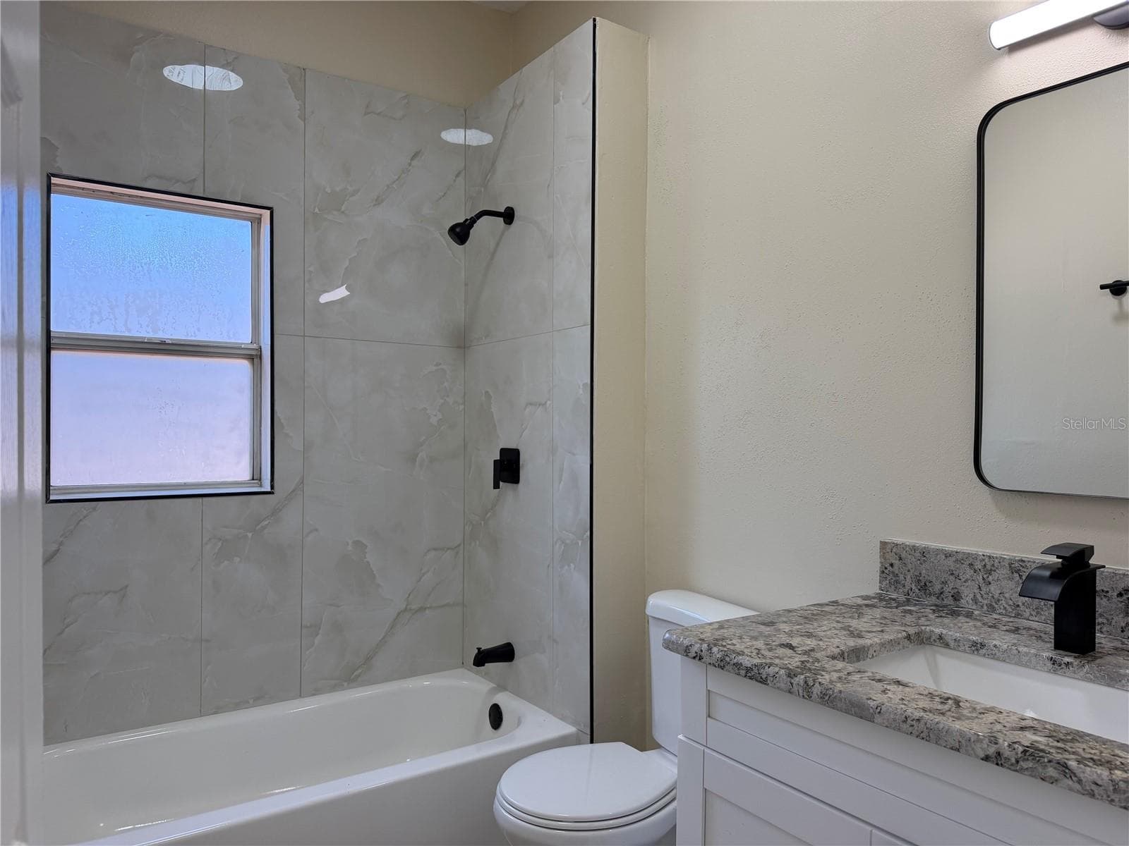 Bath - 8113 N SEMMES ST, TAMPA