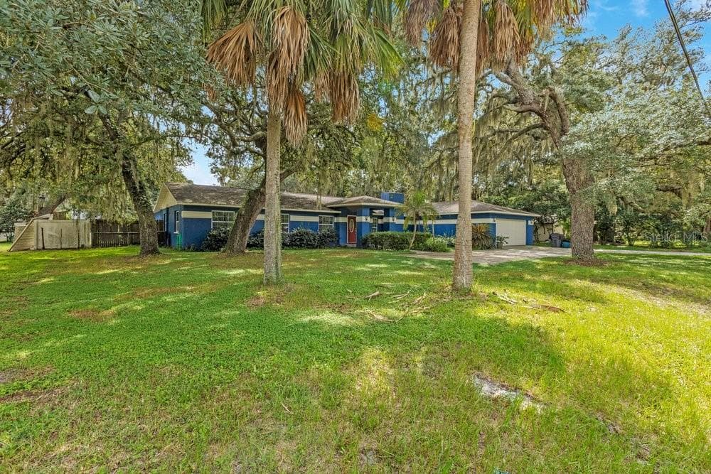 Single Family Residence at 1121 OLD POLK CITY RD, LAKELAND, photo 2 of 47