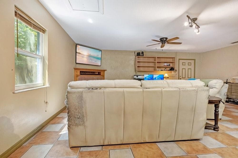 Single Family Residence at 1121 OLD POLK CITY RD, LAKELAND, photo 6 of 47