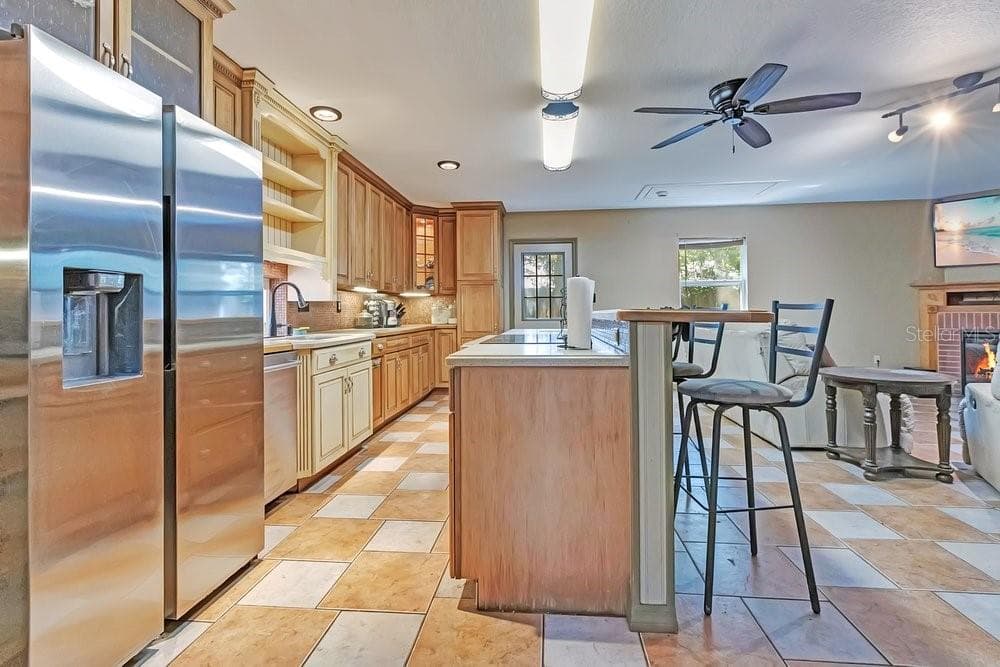 Single Family Residence at 1121 OLD POLK CITY RD, LAKELAND, photo 9 of 47