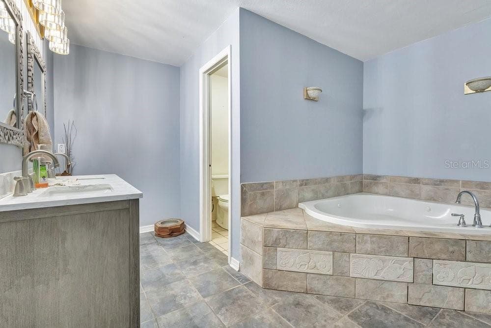 Single Family Residence at 1121 OLD POLK CITY RD, LAKELAND, photo 13 of 47