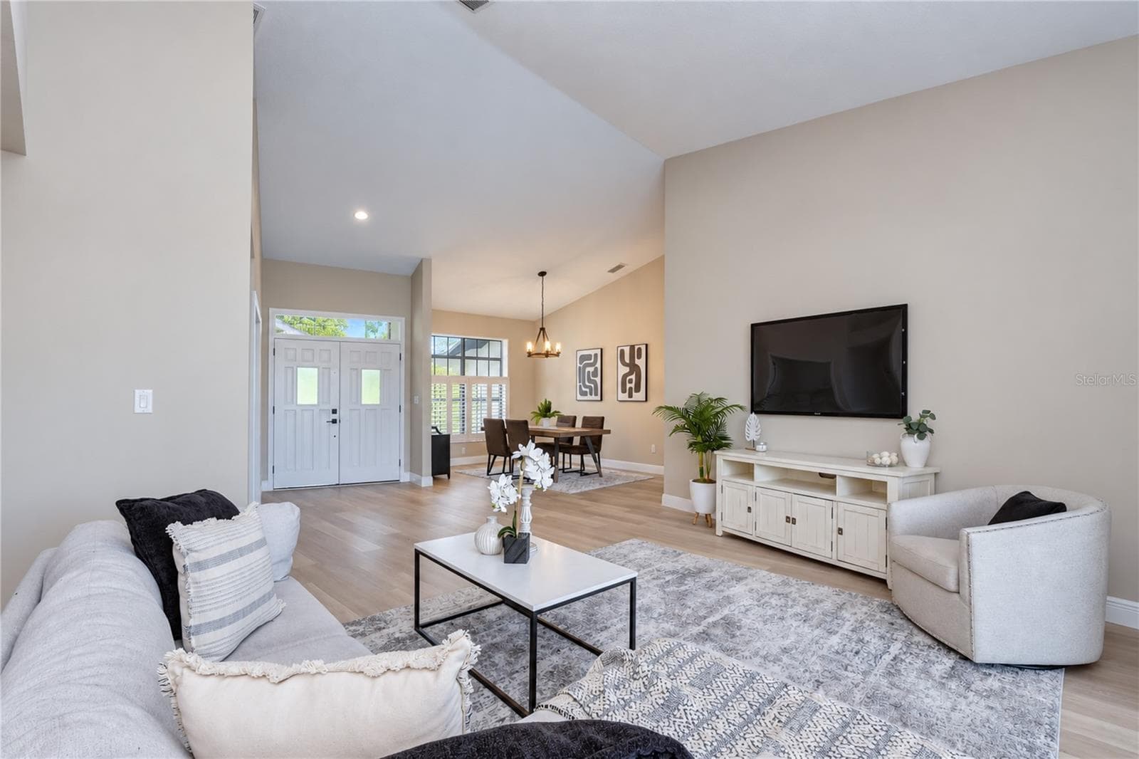 Living Room to Foyer - 806 SANDRINGHAM LN, LUTZ