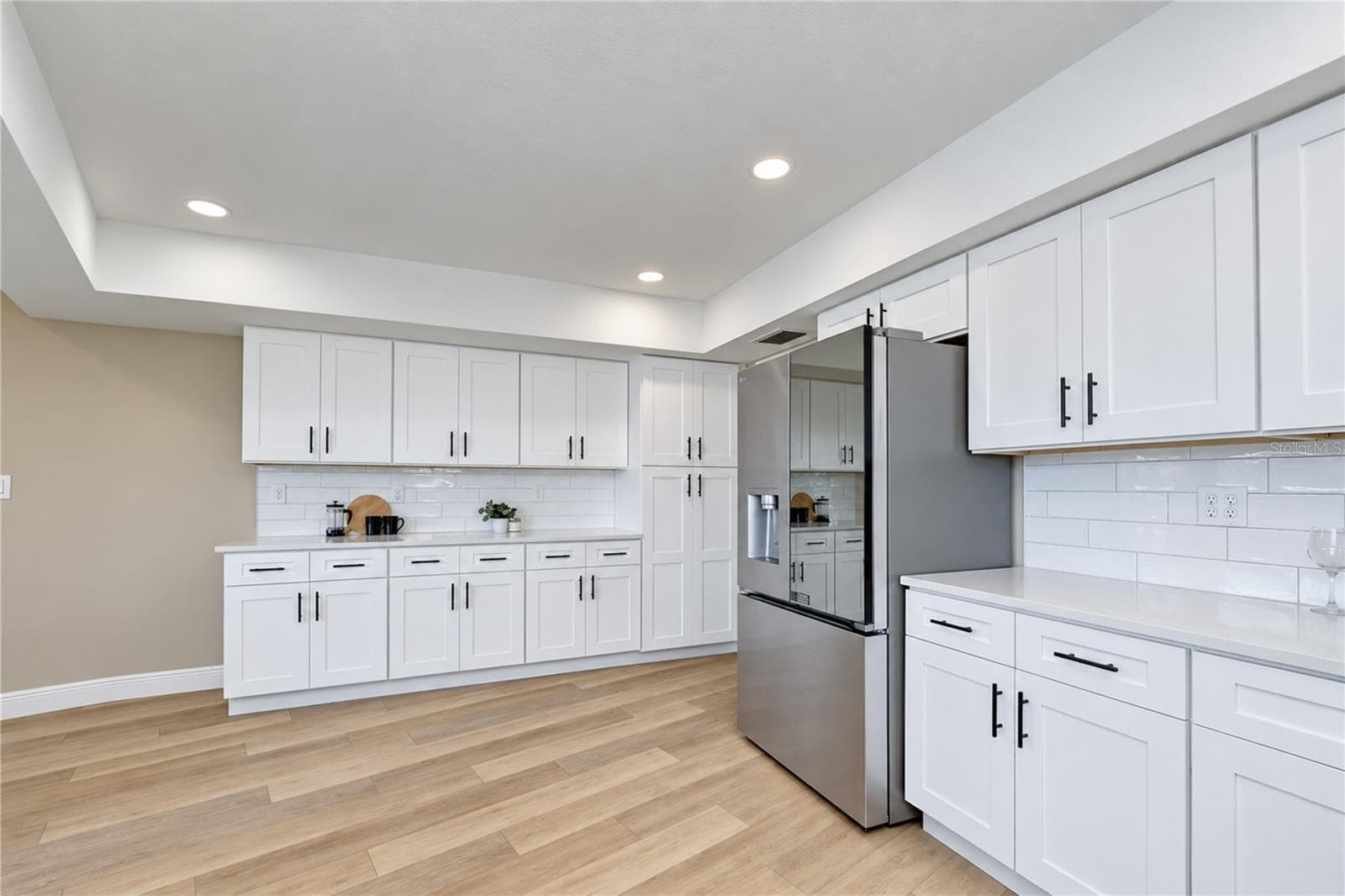 Kitchen - Buffet Server - 806 SANDRINGHAM LN, LUTZ