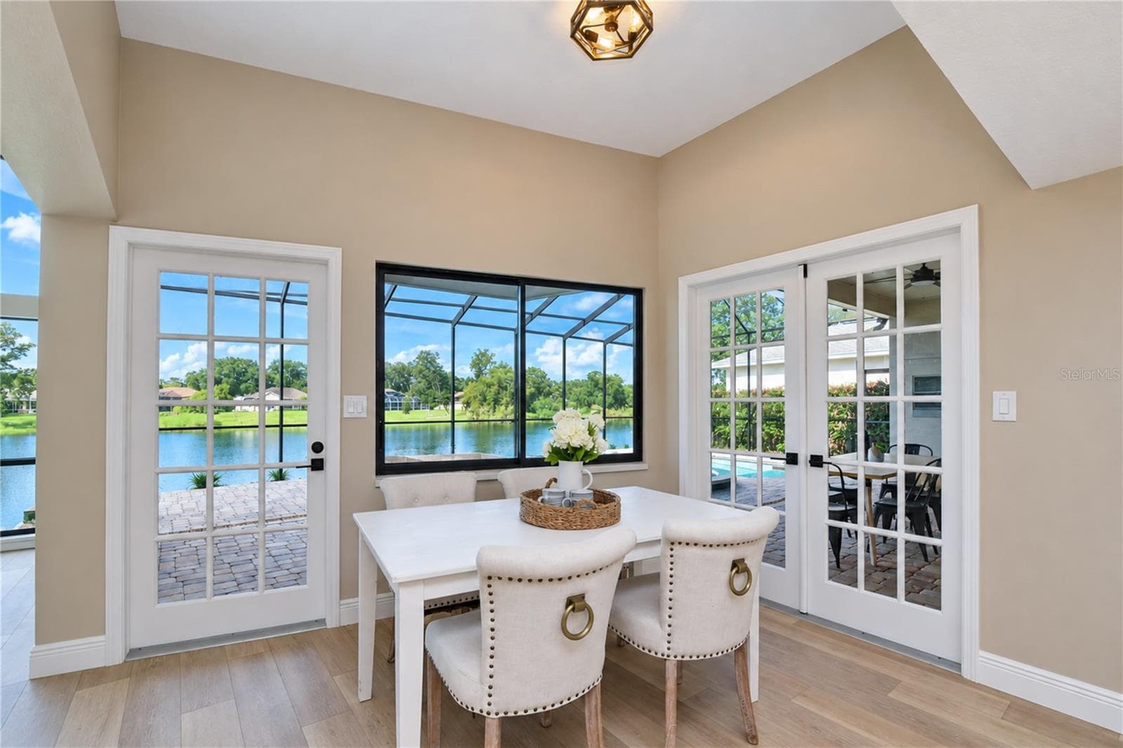 Dining Area in Kitchen - 806 SANDRINGHAM LN, LUTZ