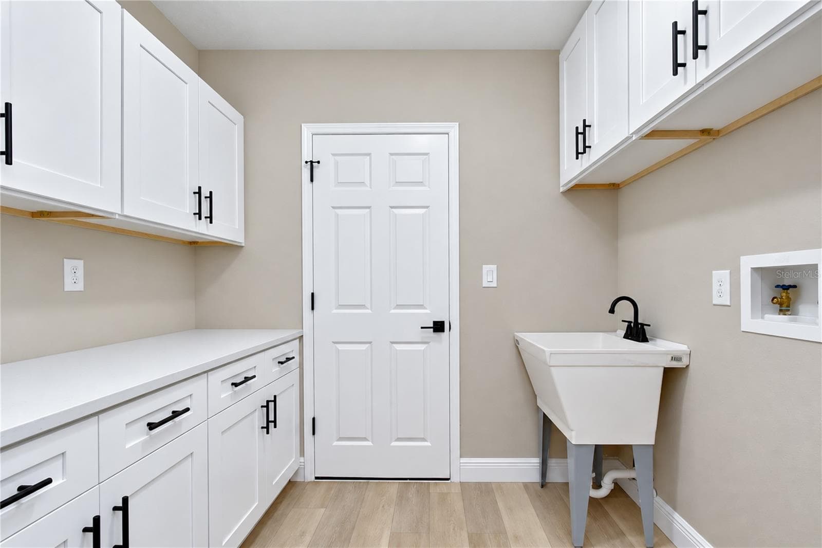 Laundry Room - 806 SANDRINGHAM LN, LUTZ
