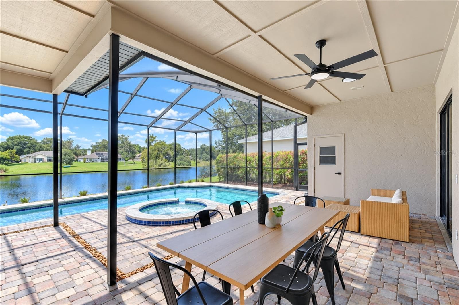 Lanai - Pool/Spa - Pond - Outdoor Pool Bath 4 - 806 SANDRINGHAM LN, LUTZ