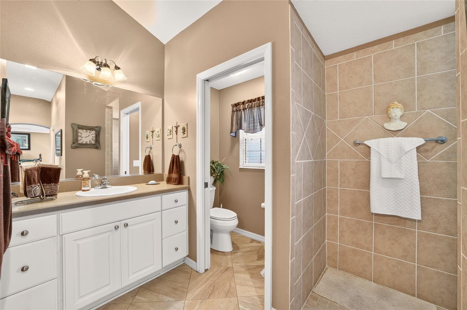 Single Family Residence at 1645 HOLLOW BRANCH WAY, THE VILLAGES, photo 29 of 48