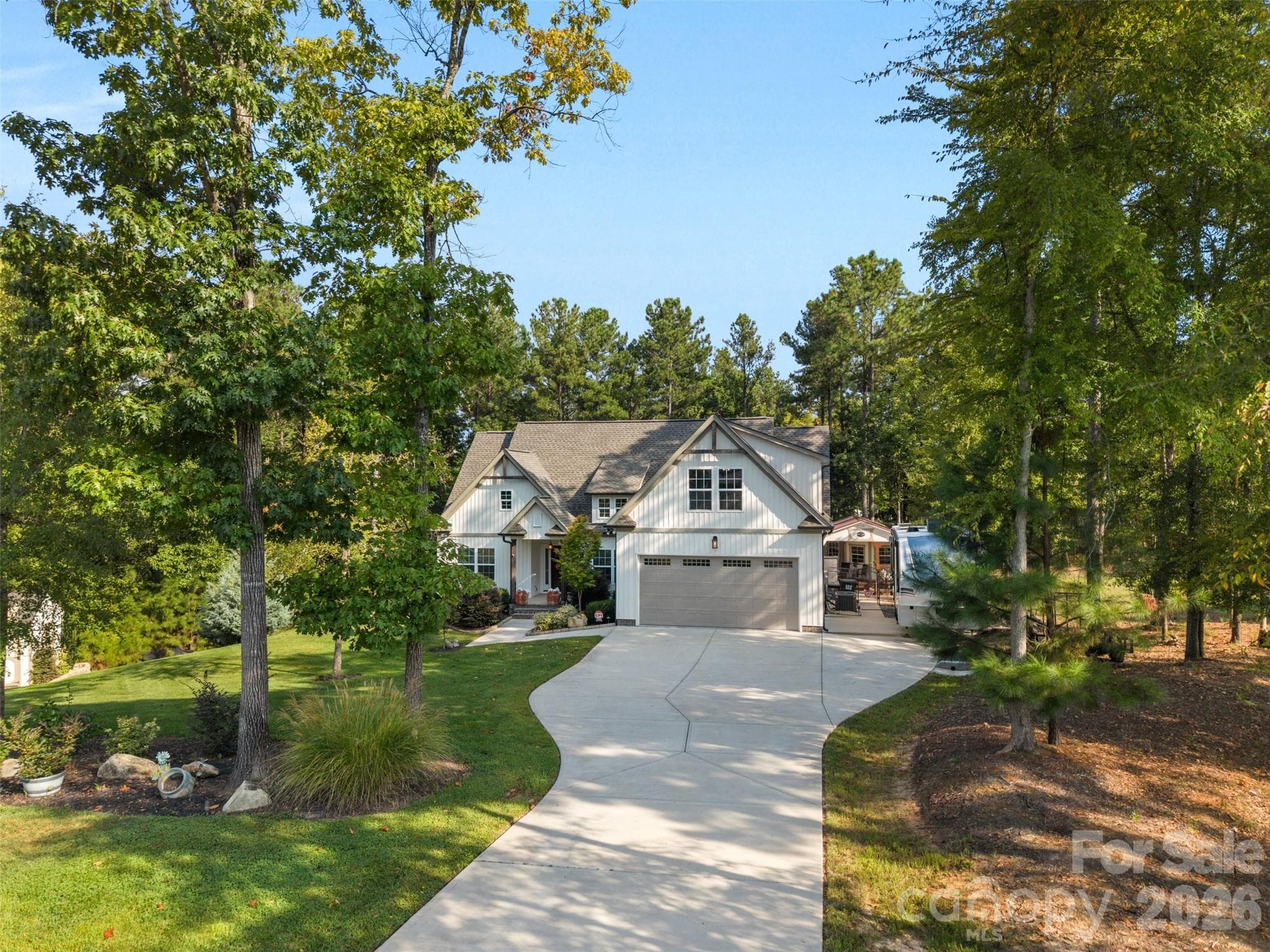 Expansive driveway with plenty of room for guests and RV parking - 1604 Aragon Beach Road, Rock Hill