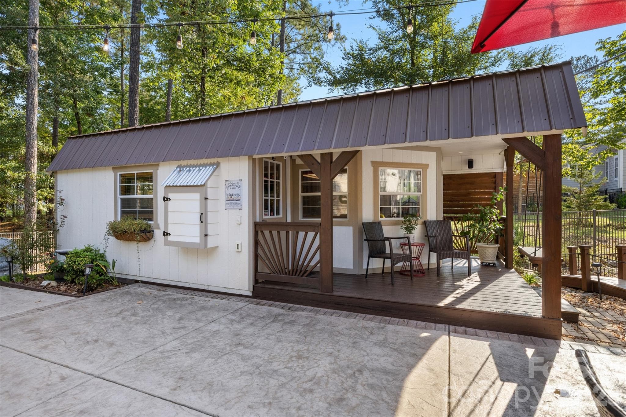 Detached pub shed adds a fun and unexpected entertaining space - 1604 Aragon Beach Road, Rock Hill