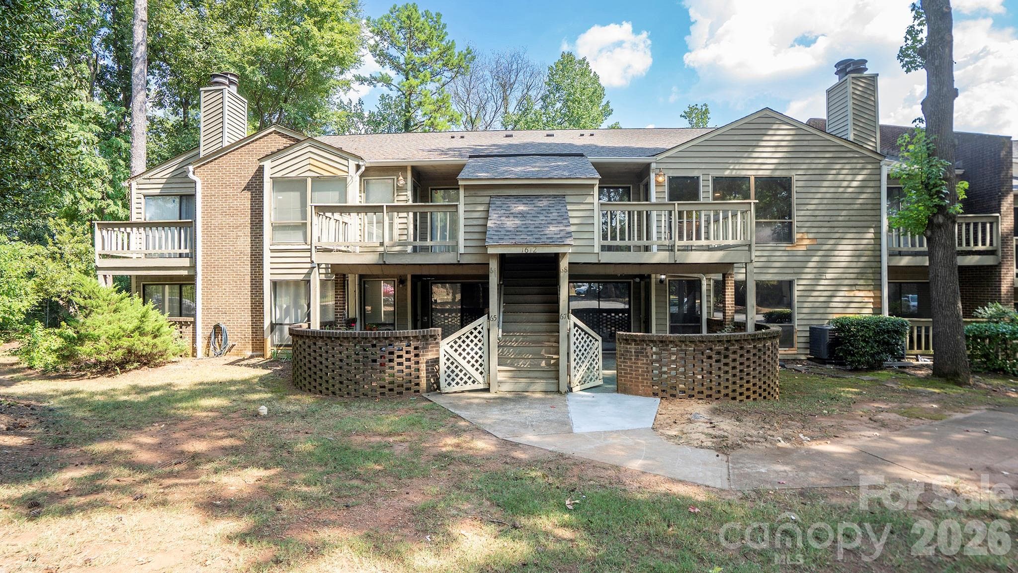 1612 Sharon Road W