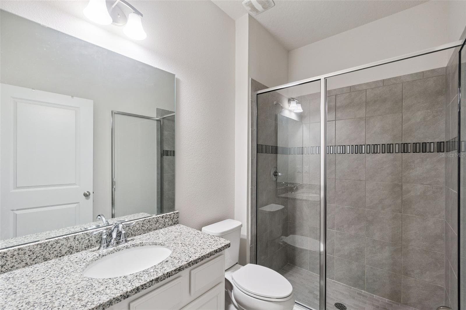 1ST FLOOR FULL BATHROOM - 1622 CHELSEA MANOR CIR, DELAND