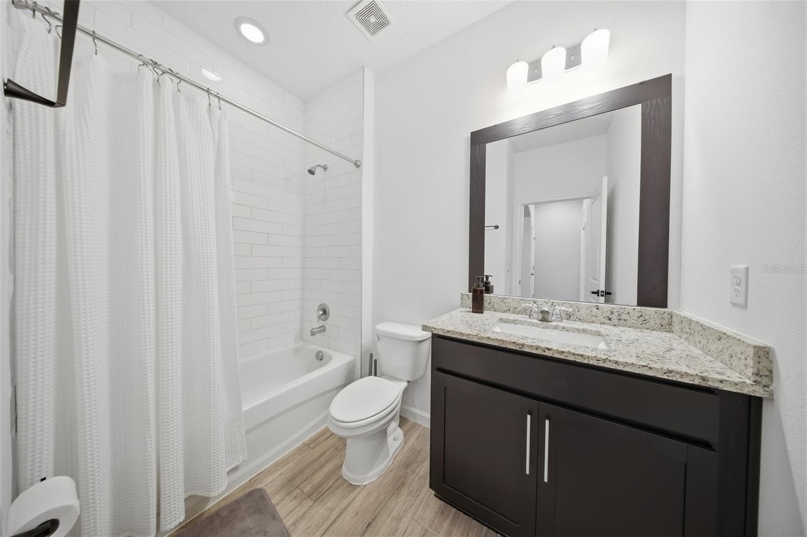Single Family Residence at 1034 CHELAN FALLS DR, DELAND, photo 26 of 49