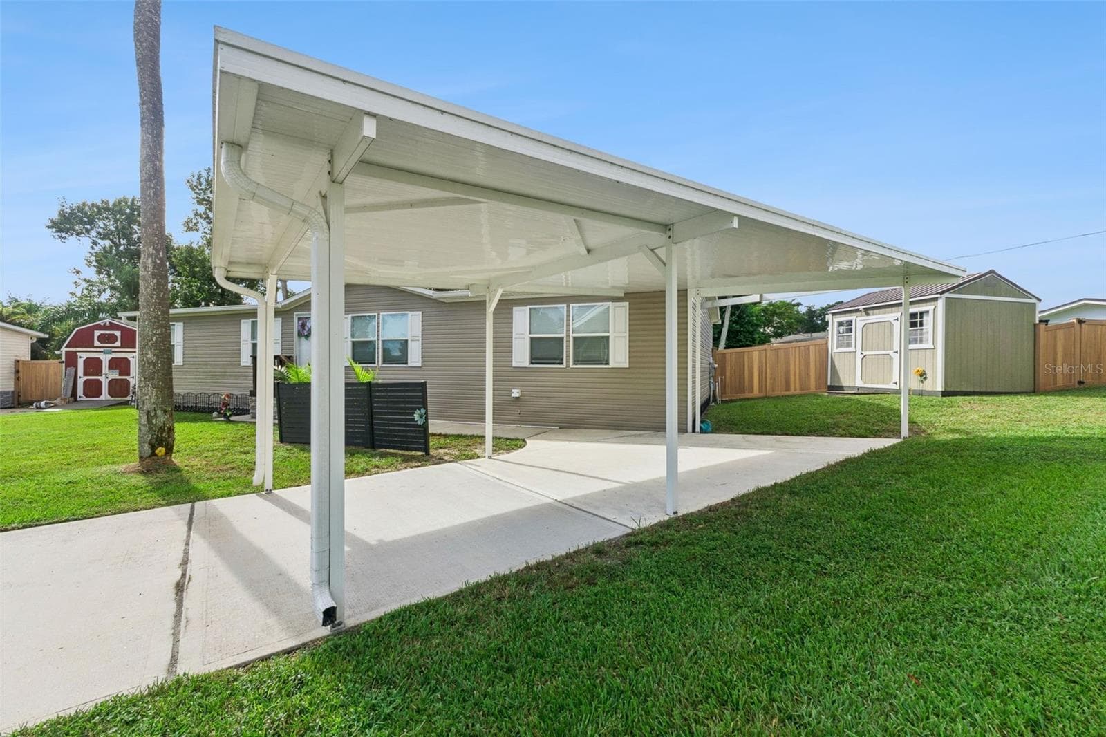 Manufactured Home at 1137 YAUPON ST, DAYTONA BEACH, photo 3 of 35
