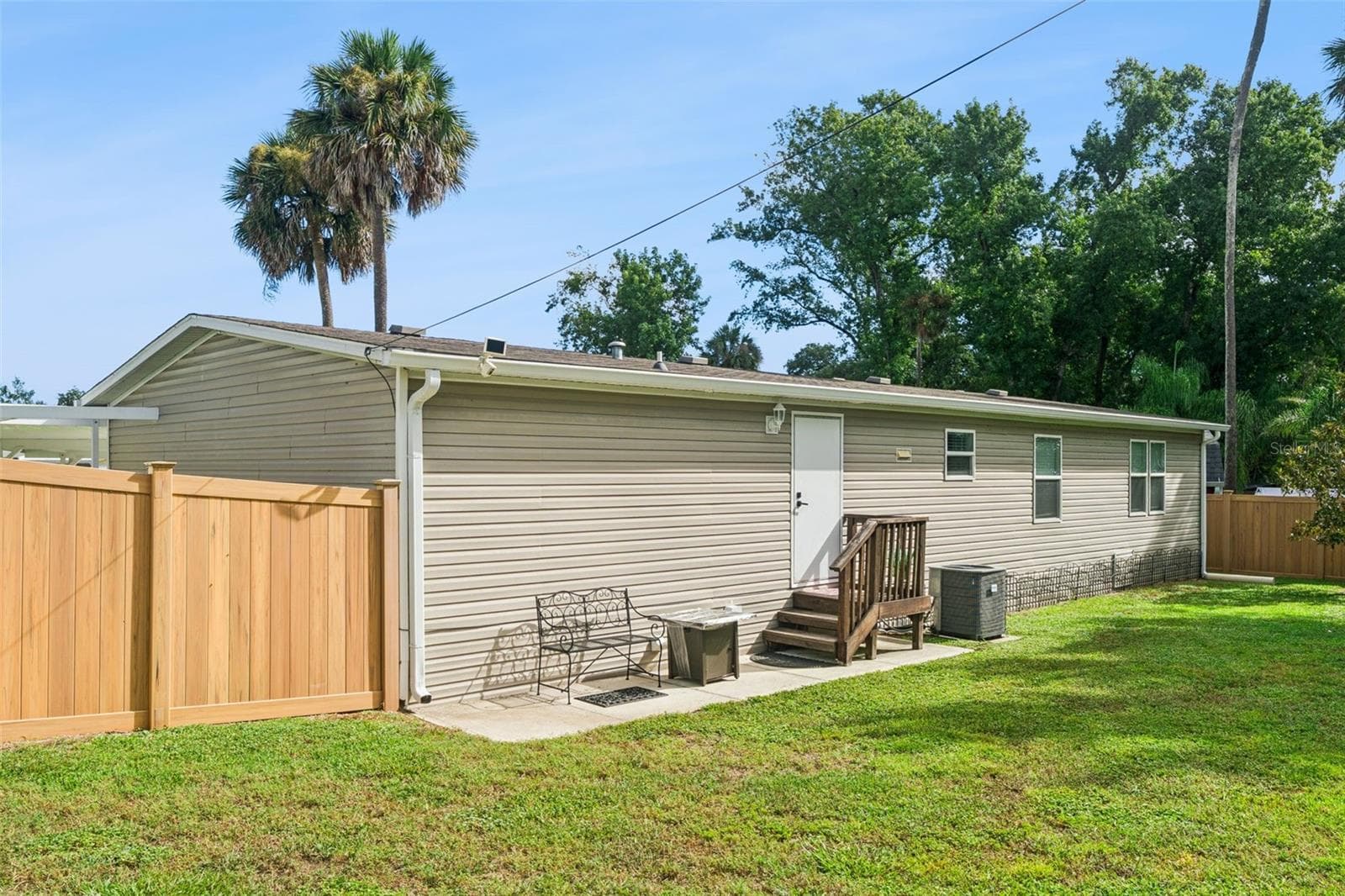 Manufactured Home at 1137 YAUPON ST, DAYTONA BEACH, photo 31 of 35