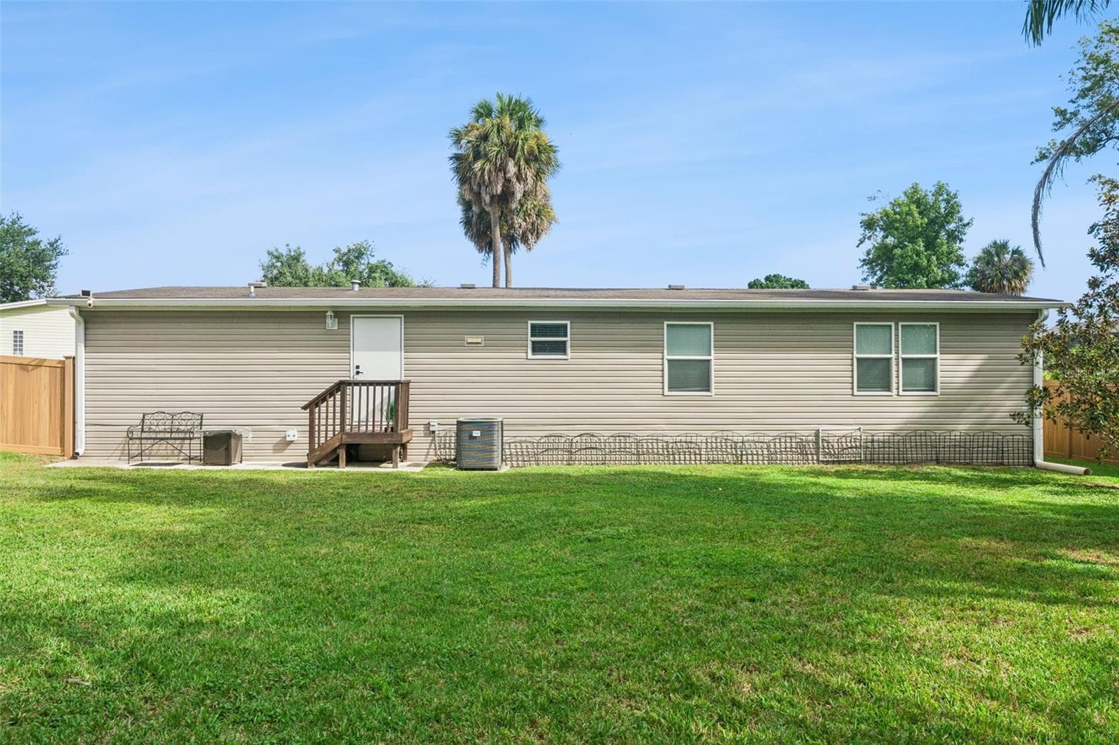 Manufactured Home at 1137 YAUPON ST, DAYTONA BEACH, photo 32 of 35