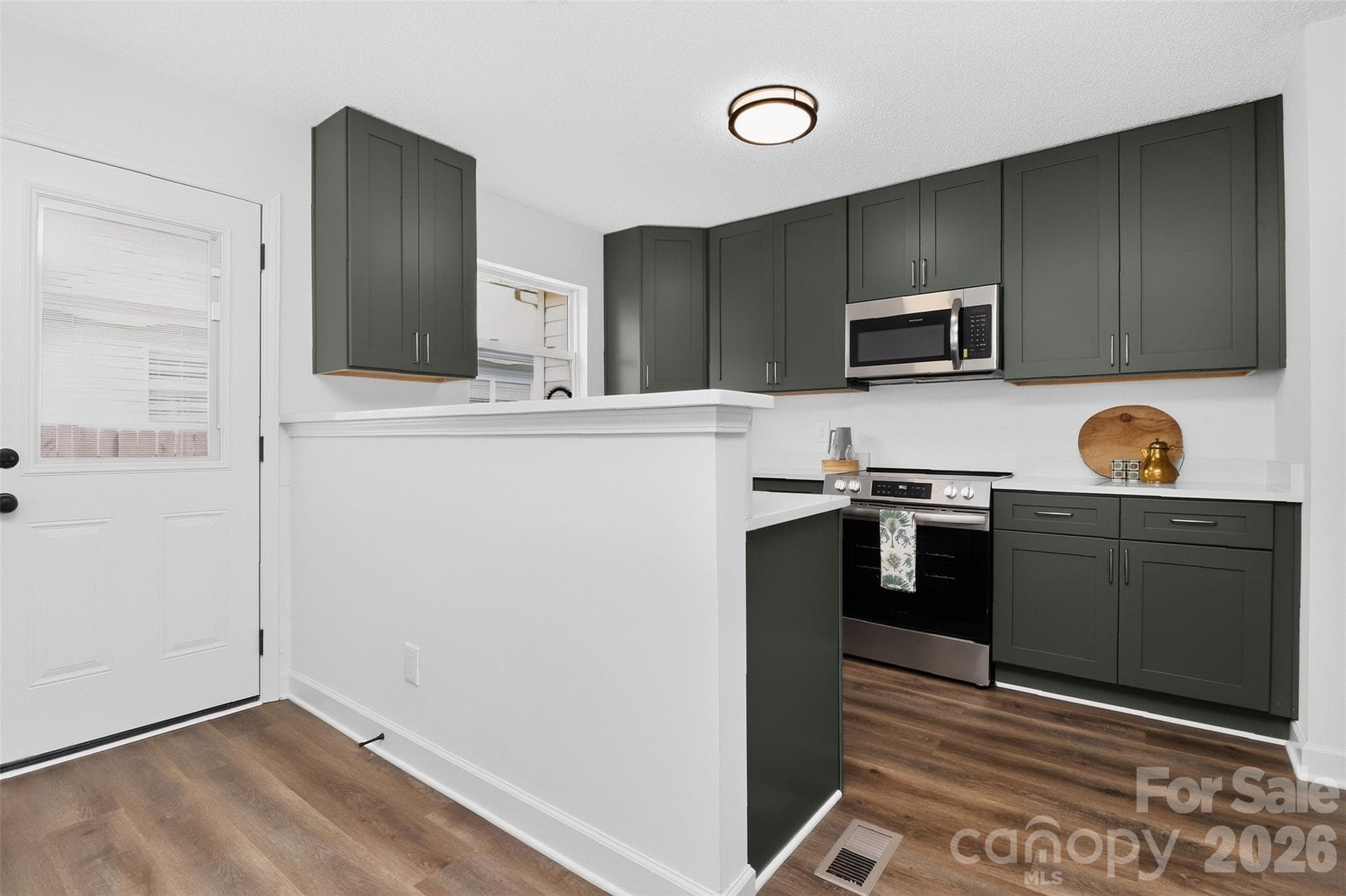 Updated kitchen w/ quartz countertops, soft close cabinets, and new frigidaire appliances - 521 Katonah Avenue, Charlotte