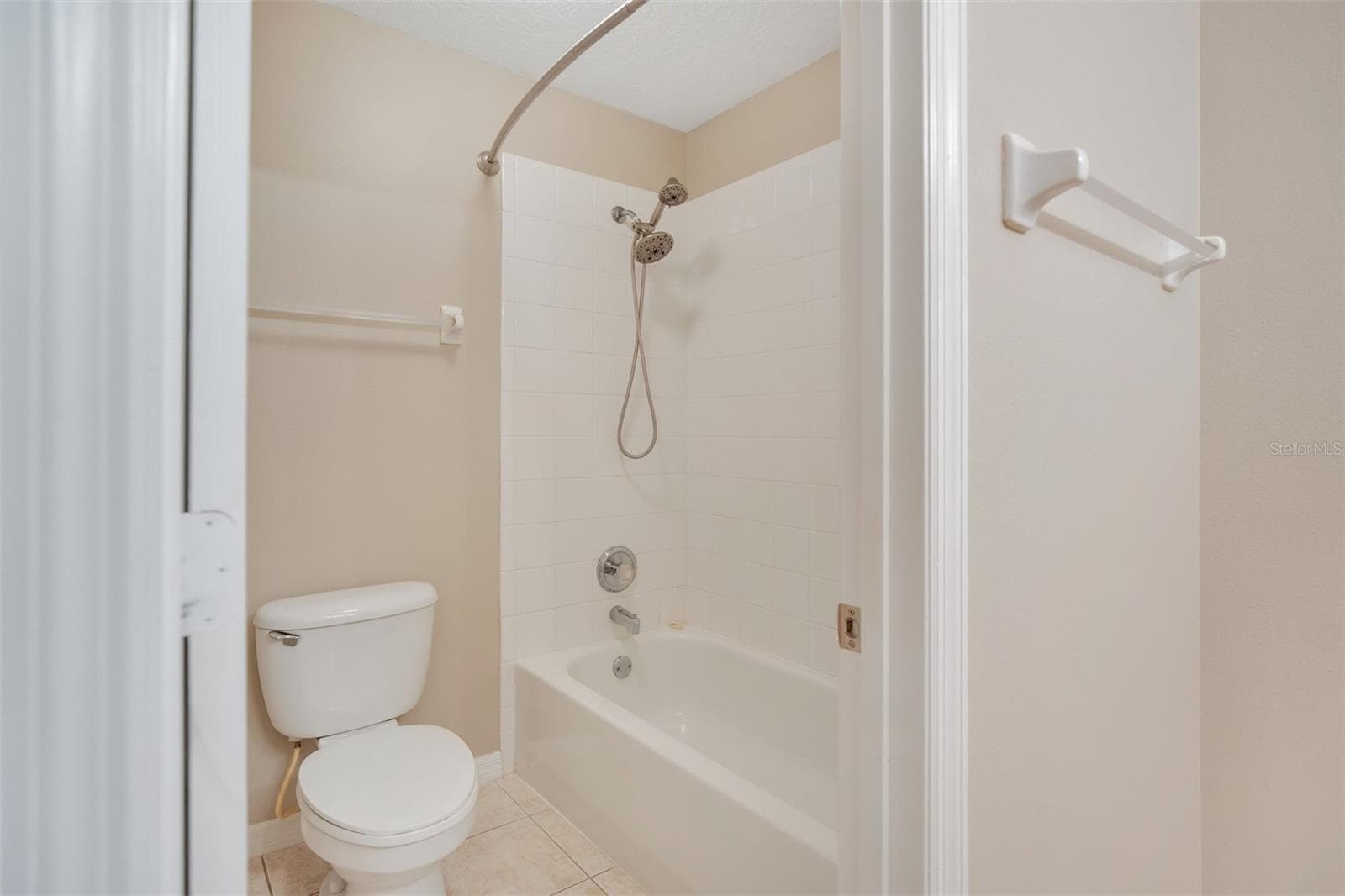 Upstairs secondary bathroom - 469 CAREY WAY, ORLANDO