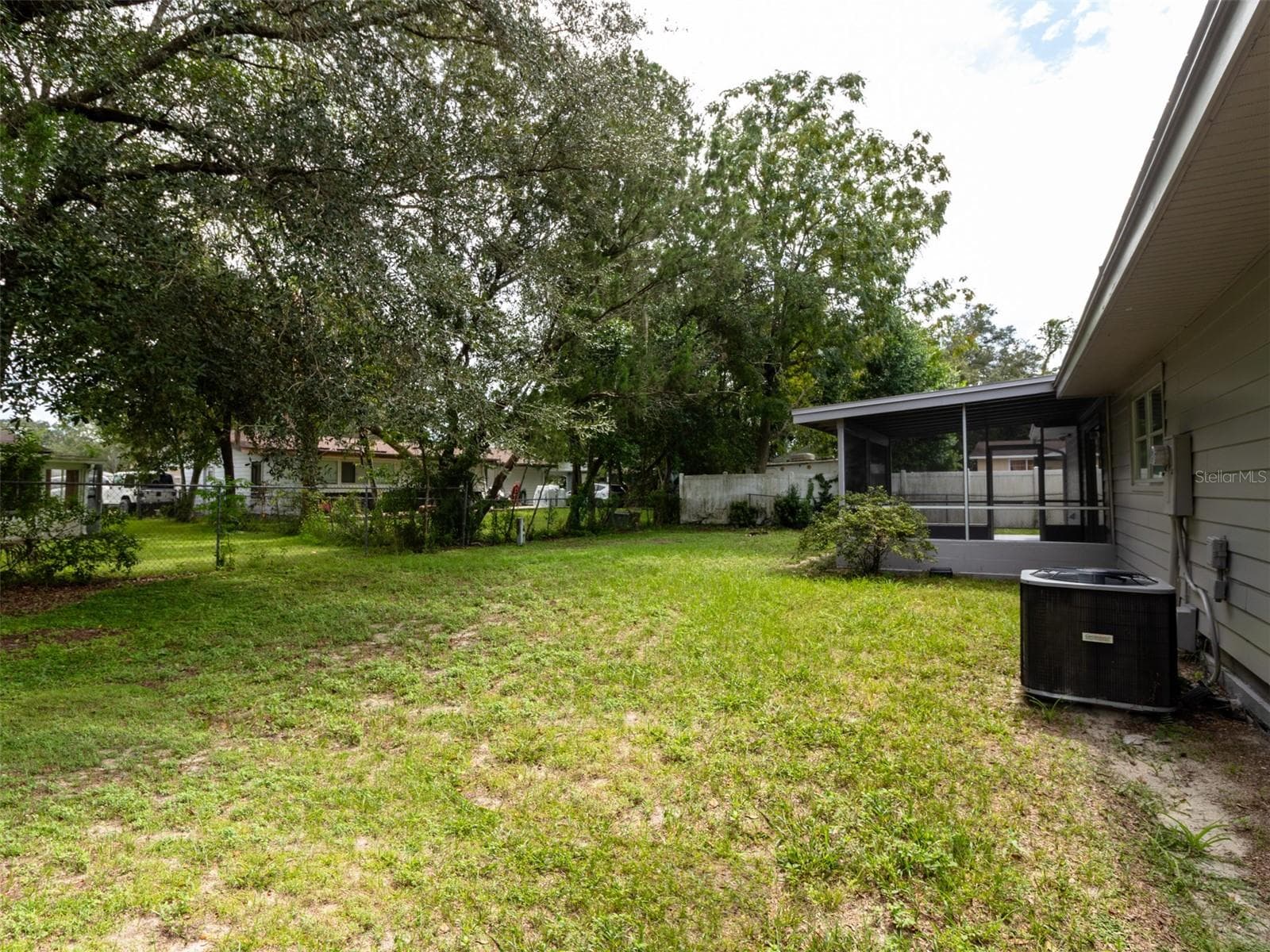 Backyard Left - 3523 SW 147TH LANE RD, OCALA