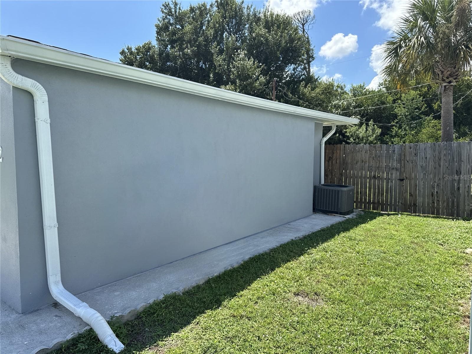 side yard rifght - 322 READING ST NW, PORT CHARLOTTE