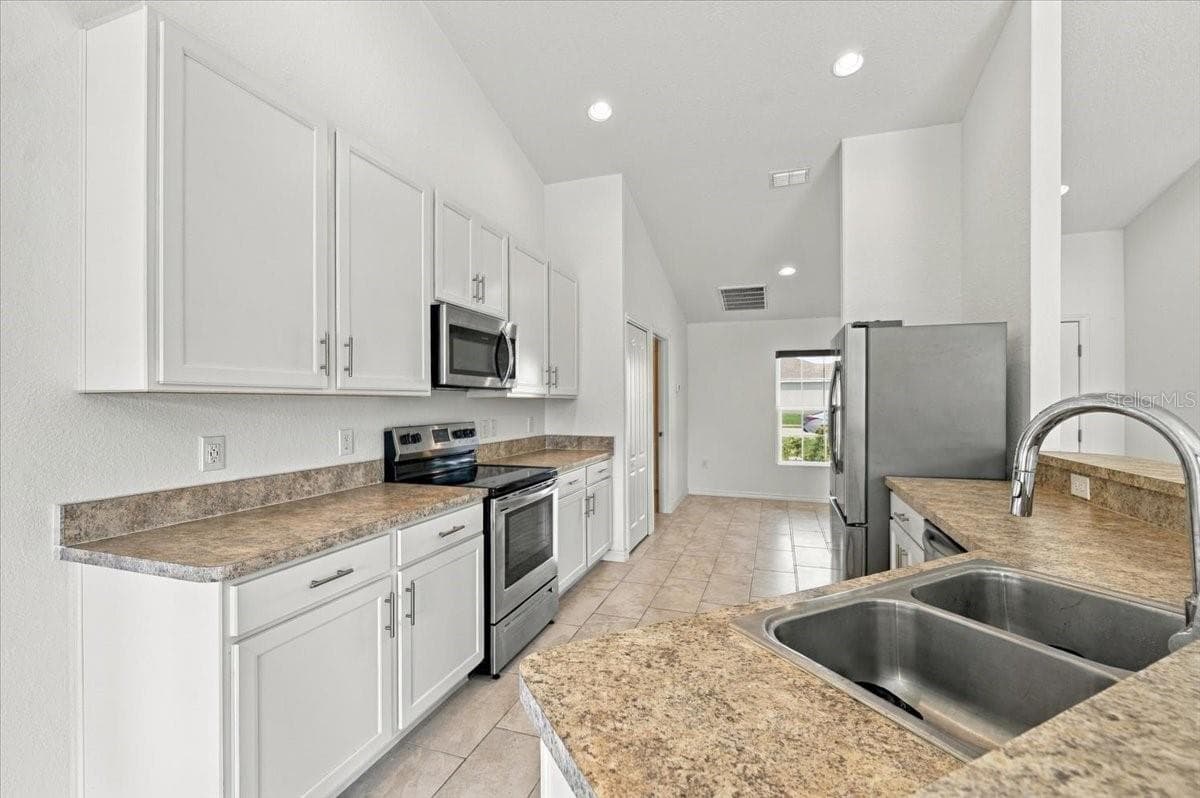 Single Family Residence at 912 LOCHLAND LOOP, BARTOW, photo 4 of 47
