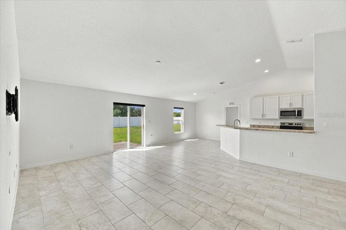 Single Family Residence at 912 LOCHLAND LOOP, BARTOW, photo 5 of 47