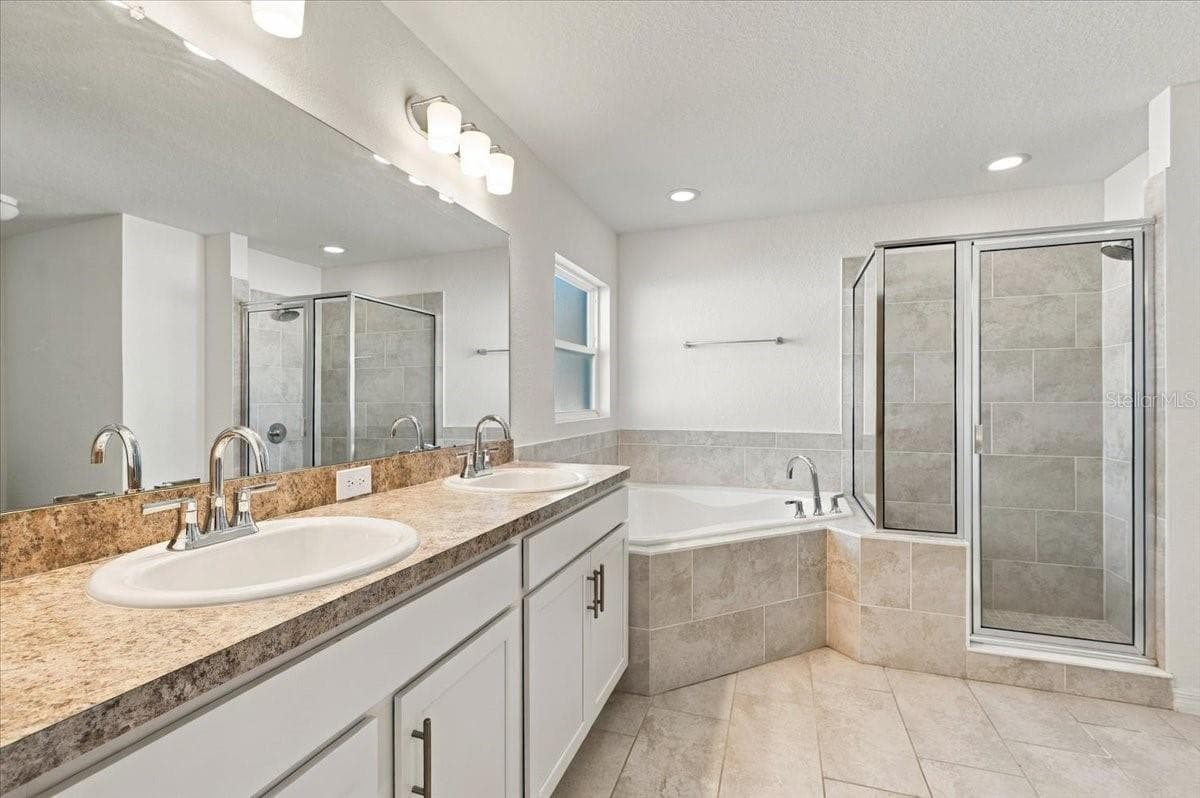 Primary Bathroom - 912 LOCHLAND LOOP, BARTOW