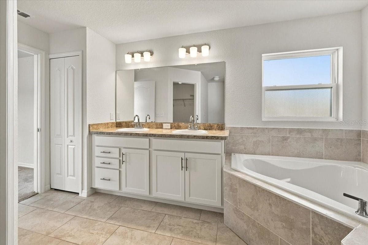 Single Family Residence at 912 LOCHLAND LOOP, BARTOW, photo 9 of 47