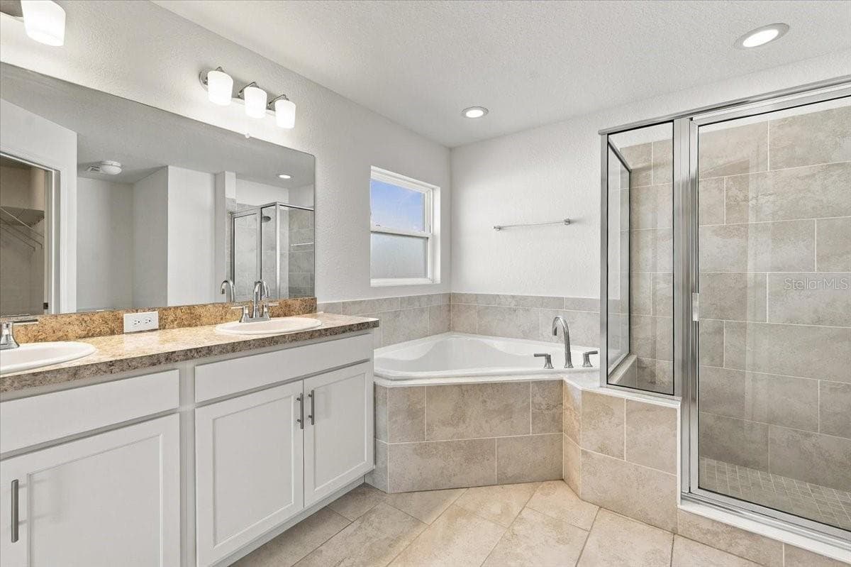 Single Family Residence at 912 LOCHLAND LOOP, BARTOW, photo 11 of 47