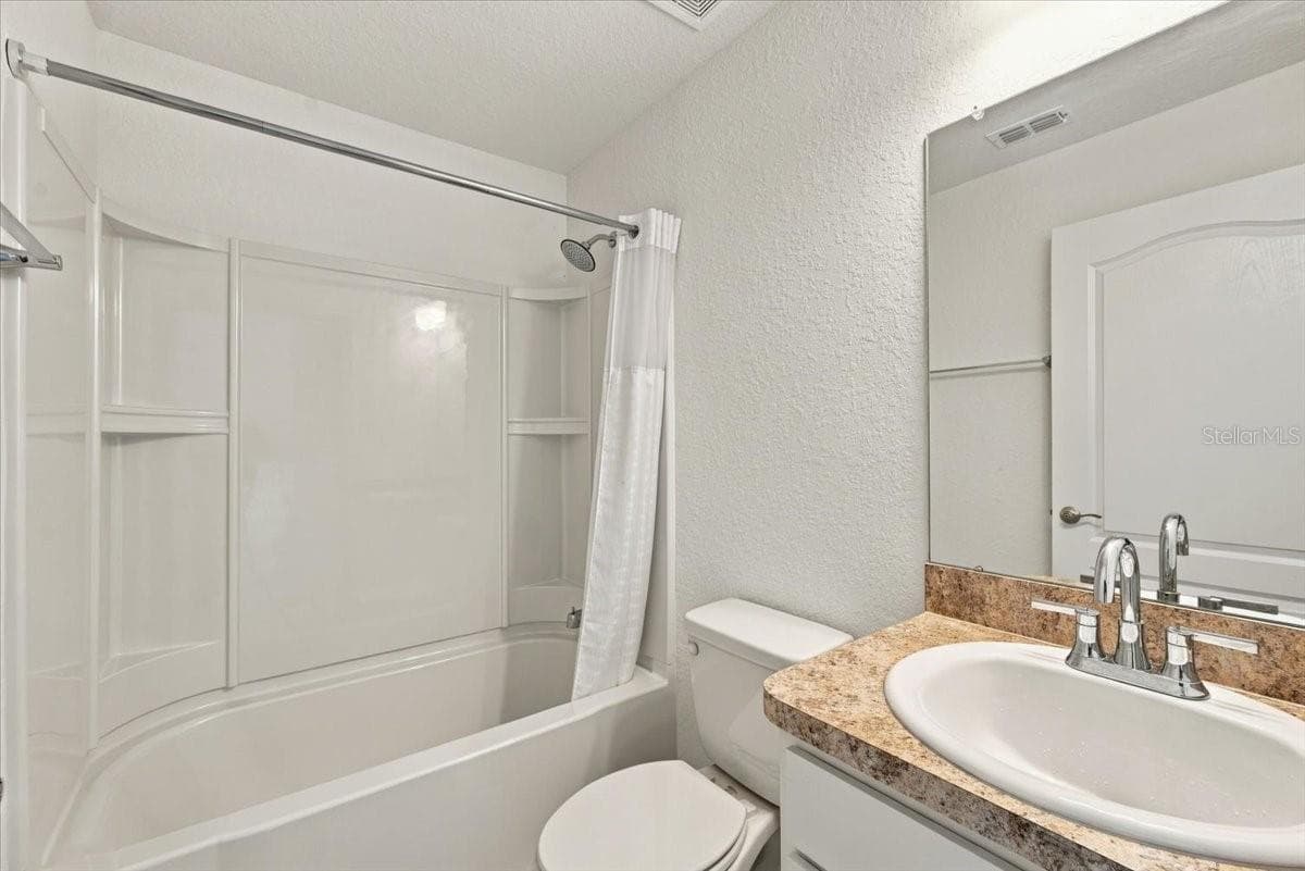 Bathroom 2 - 912 LOCHLAND LOOP, BARTOW