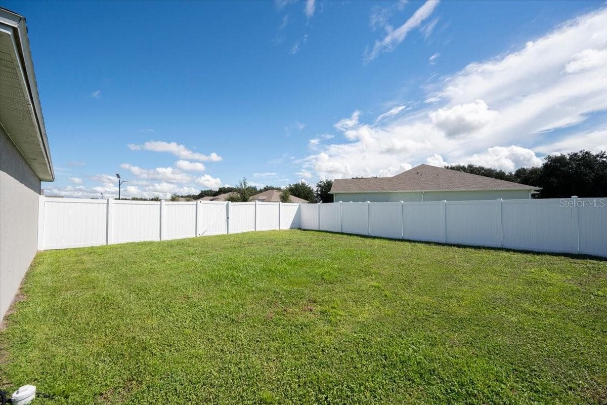 Single Family Residence at 912 LOCHLAND LOOP, BARTOW, photo 22 of 47